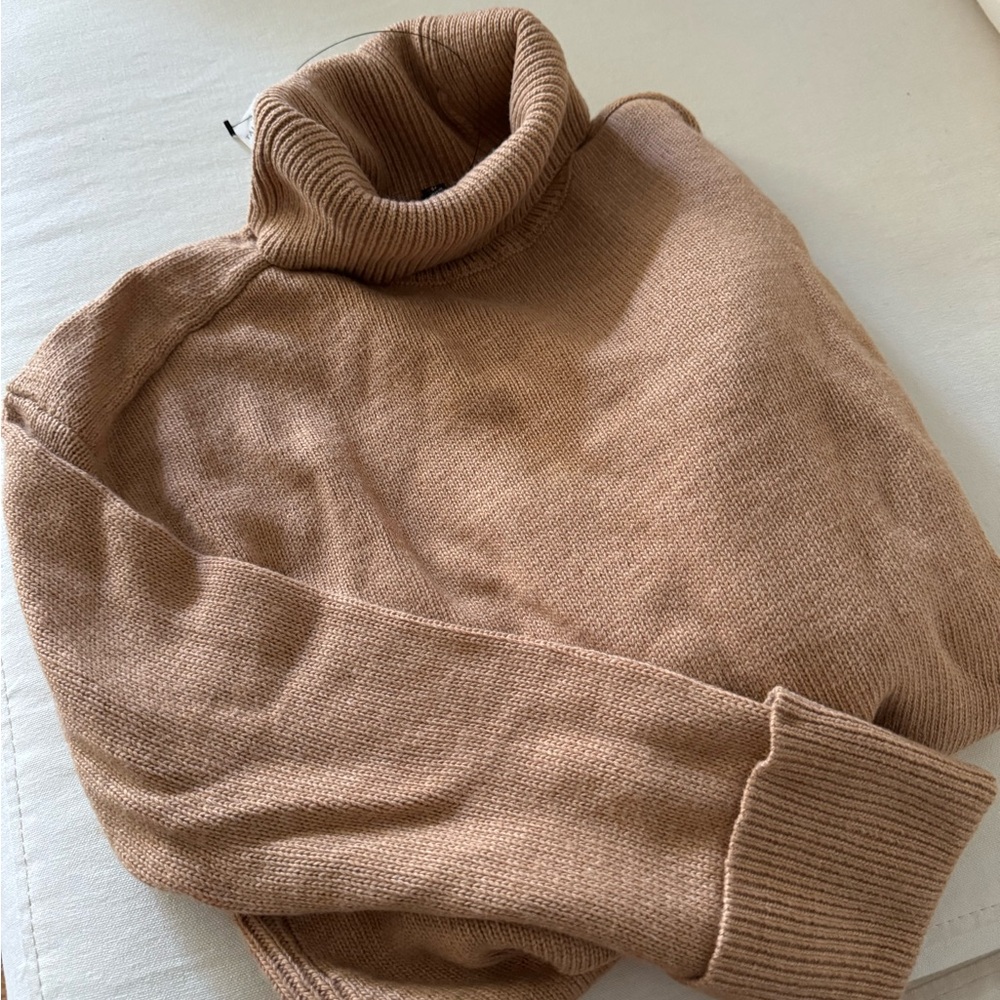 NWT: Camel fall sweater